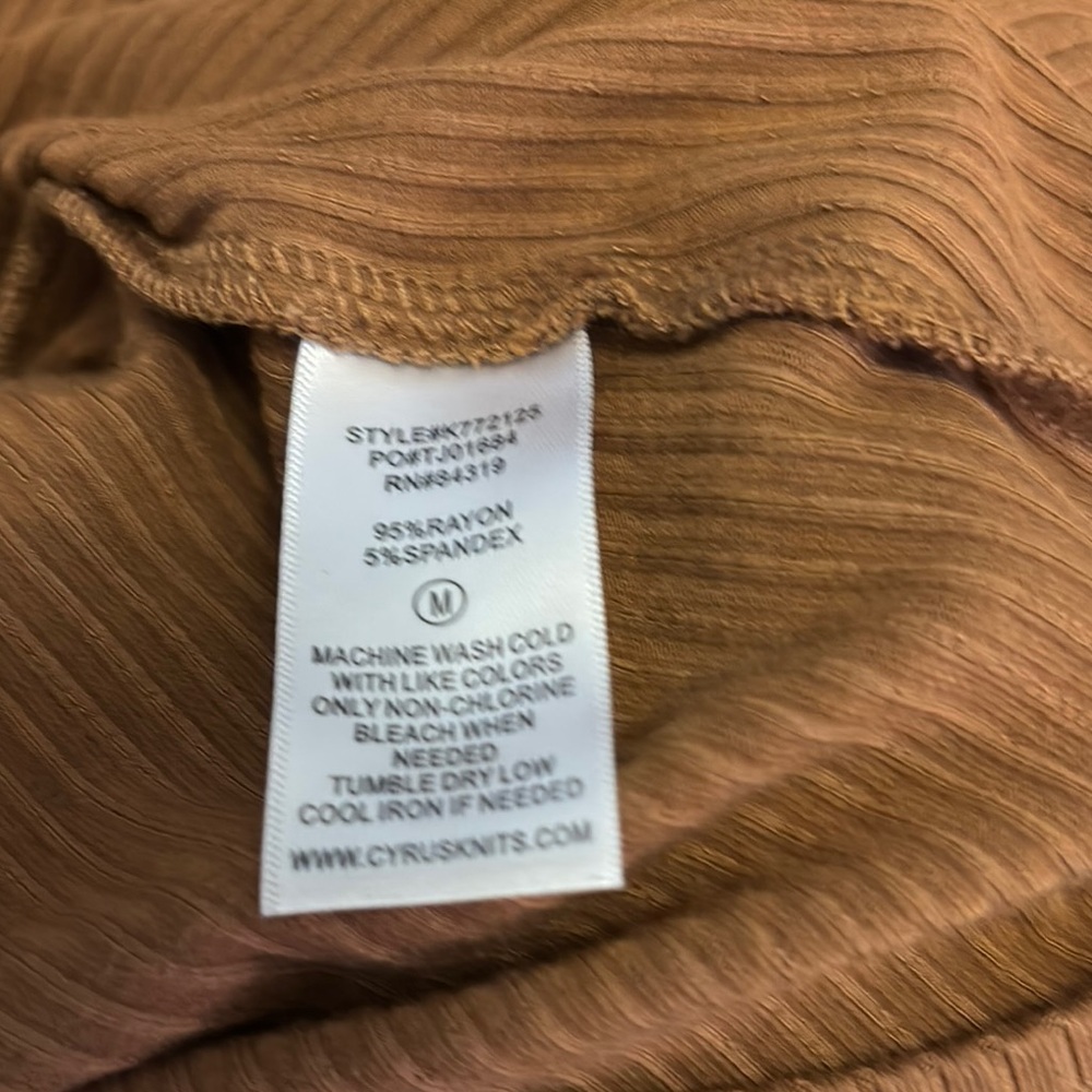 Cyrus Brown Ribbed‎ Top - Picture 4 of 4